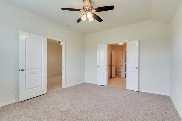 a view of empty room with ceiling fan