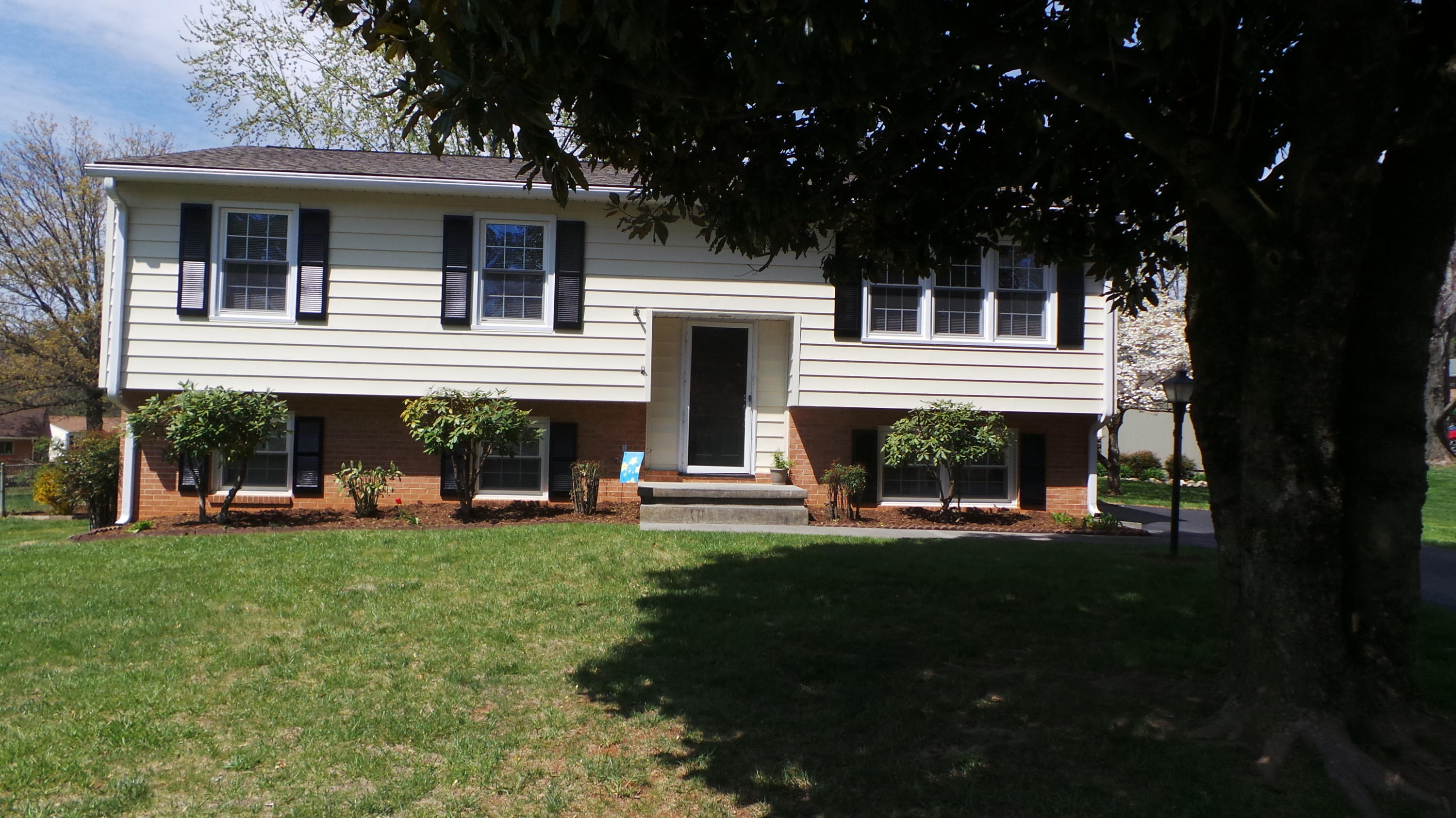 3717 Meadowlark Road Roanoke, VA 24018 - Photo 1 of 29 front of house