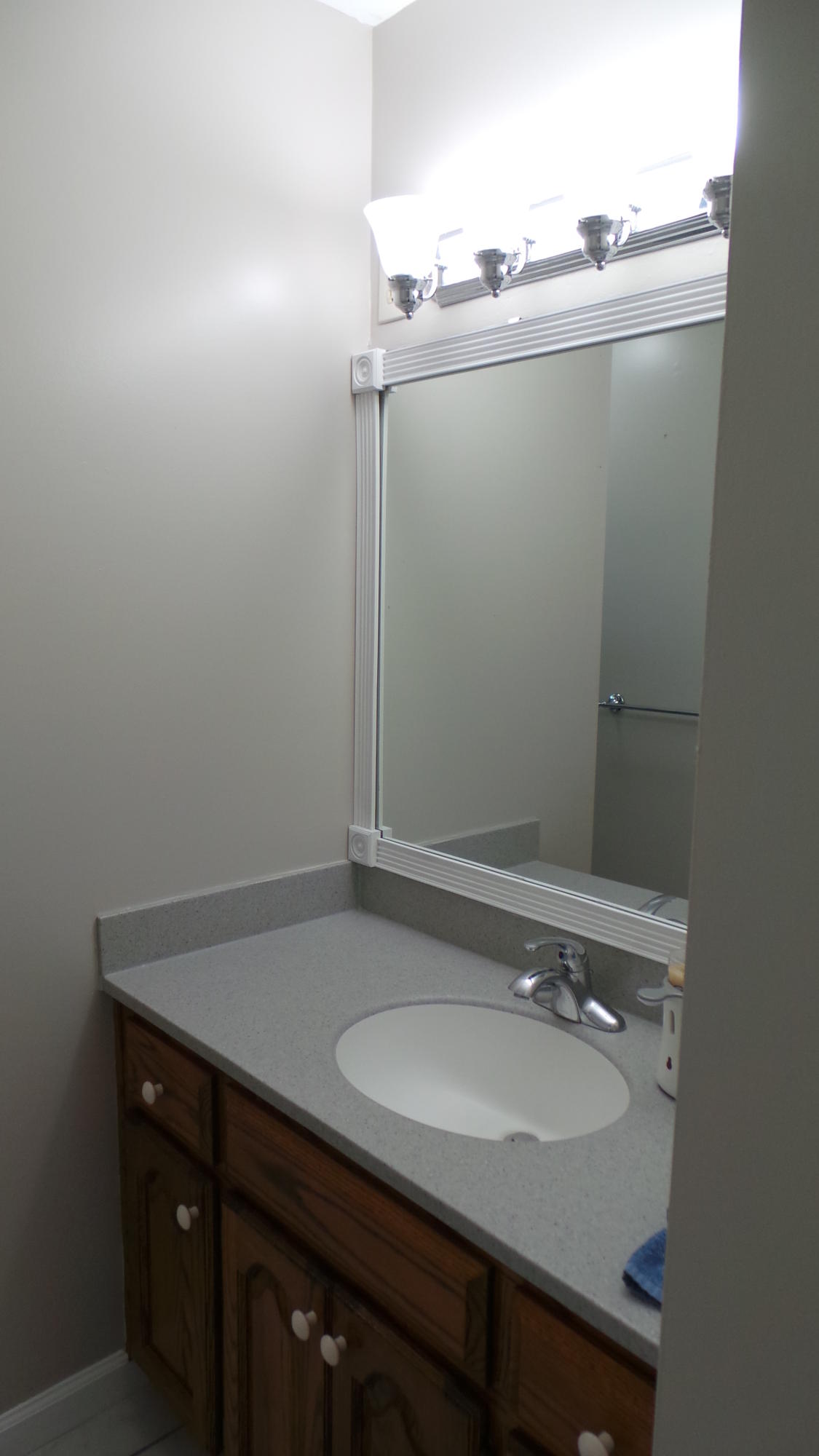 3717 Meadowlark Road Roanoke, VA 24018 - Photo 20 of 29 UPSTAIRS BATH2