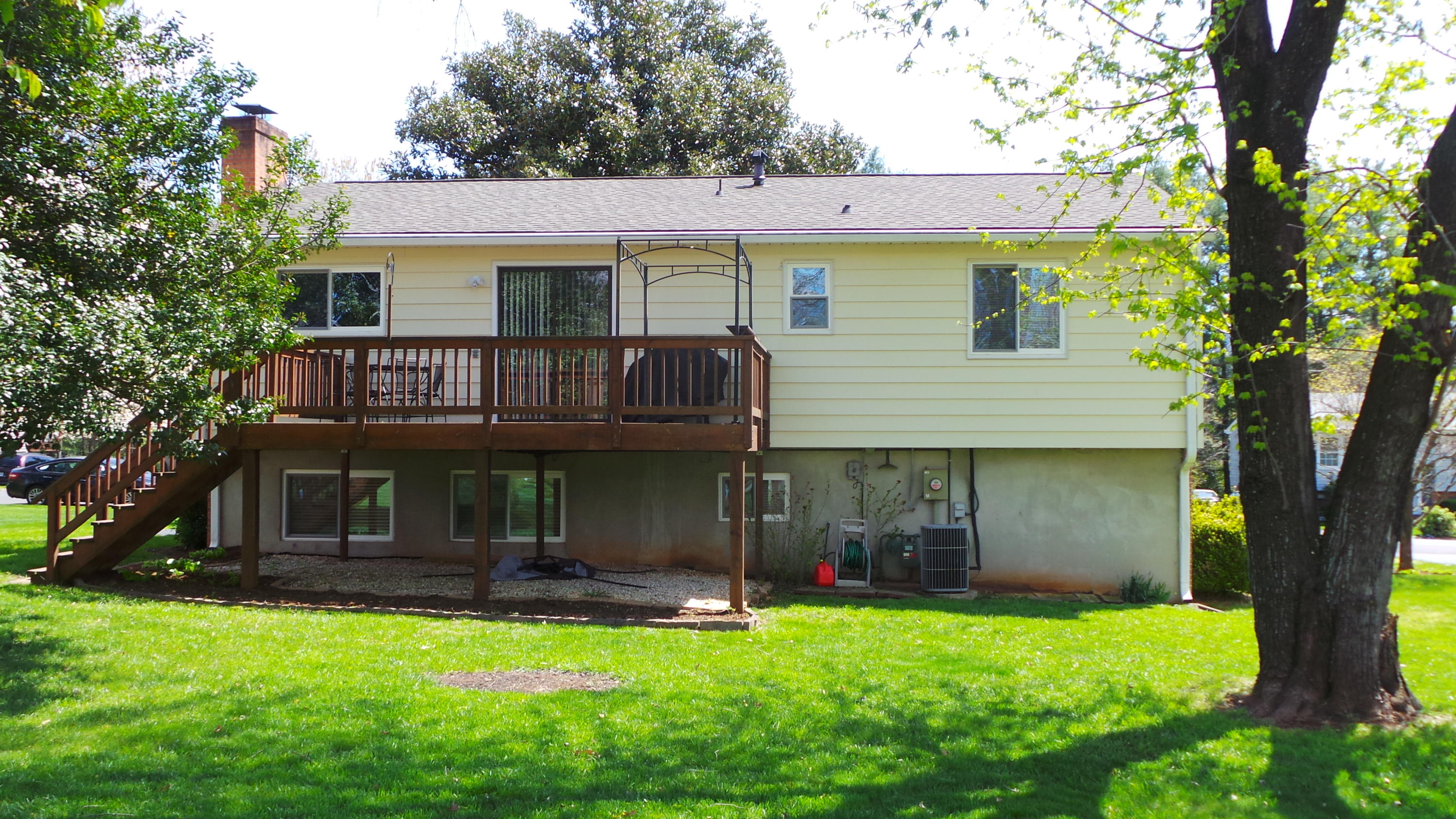 3717 Meadowlark Road Roanoke, VA 24018 - Photo 5 of 29 REAR HOUSE WITH DECK