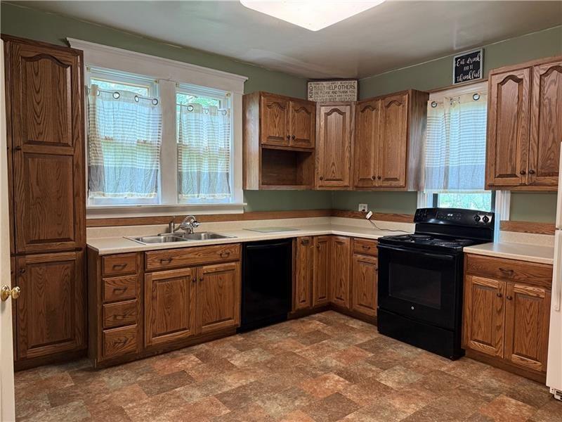 216 Center Street Slippery Rock, PA 16057 - Photo 5 of 29