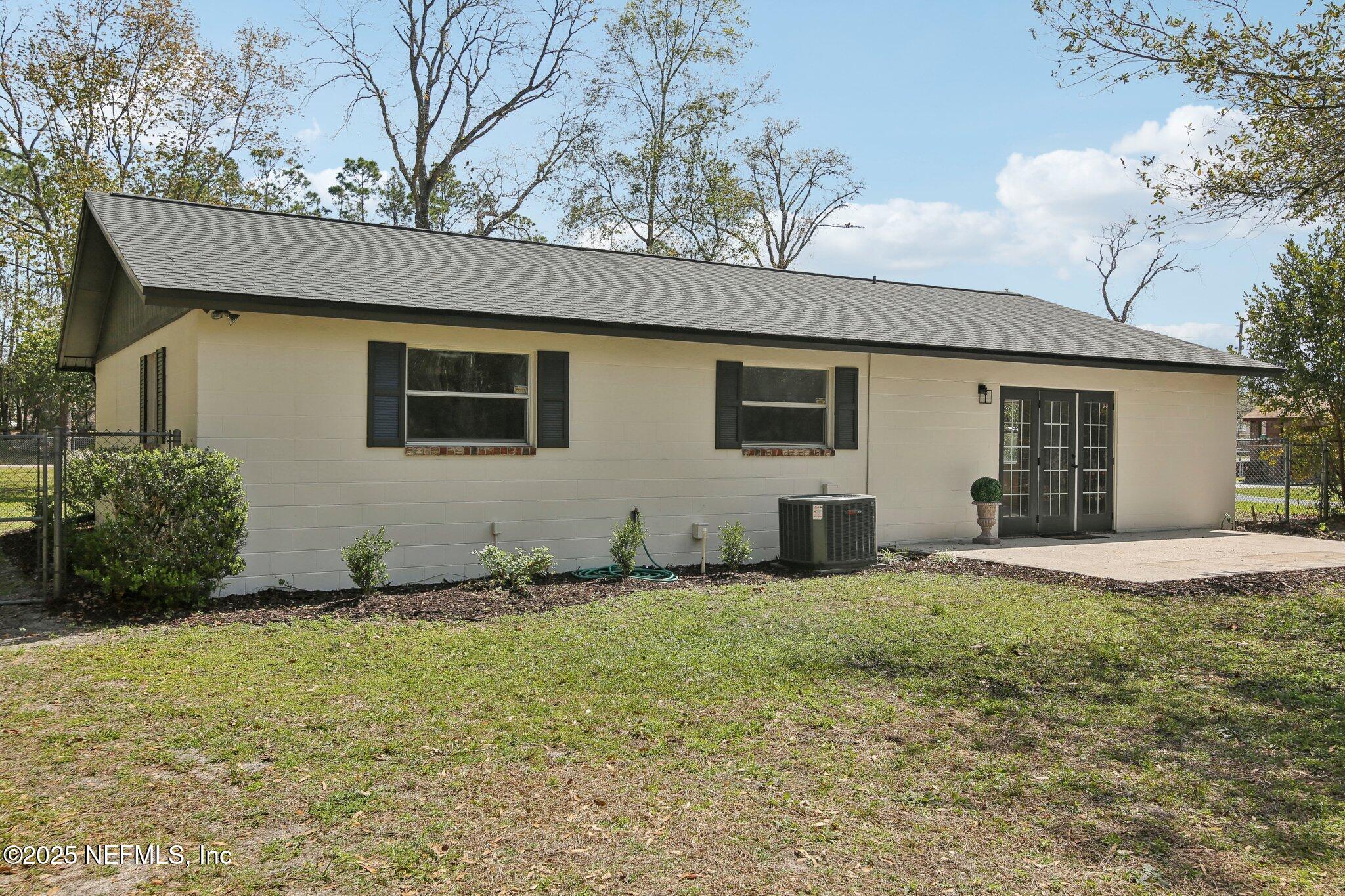 8138 Westport Road Jacksonville, FL 32244 - Photo 31 of 45 a backyard of a house