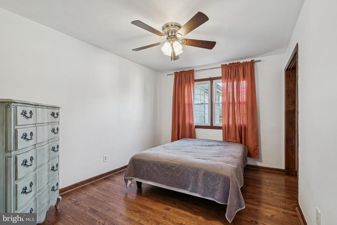 81 Harvard Road Pennsville, NJ 08070 - Photo 15 of 32 a bedroom with a bed and a window