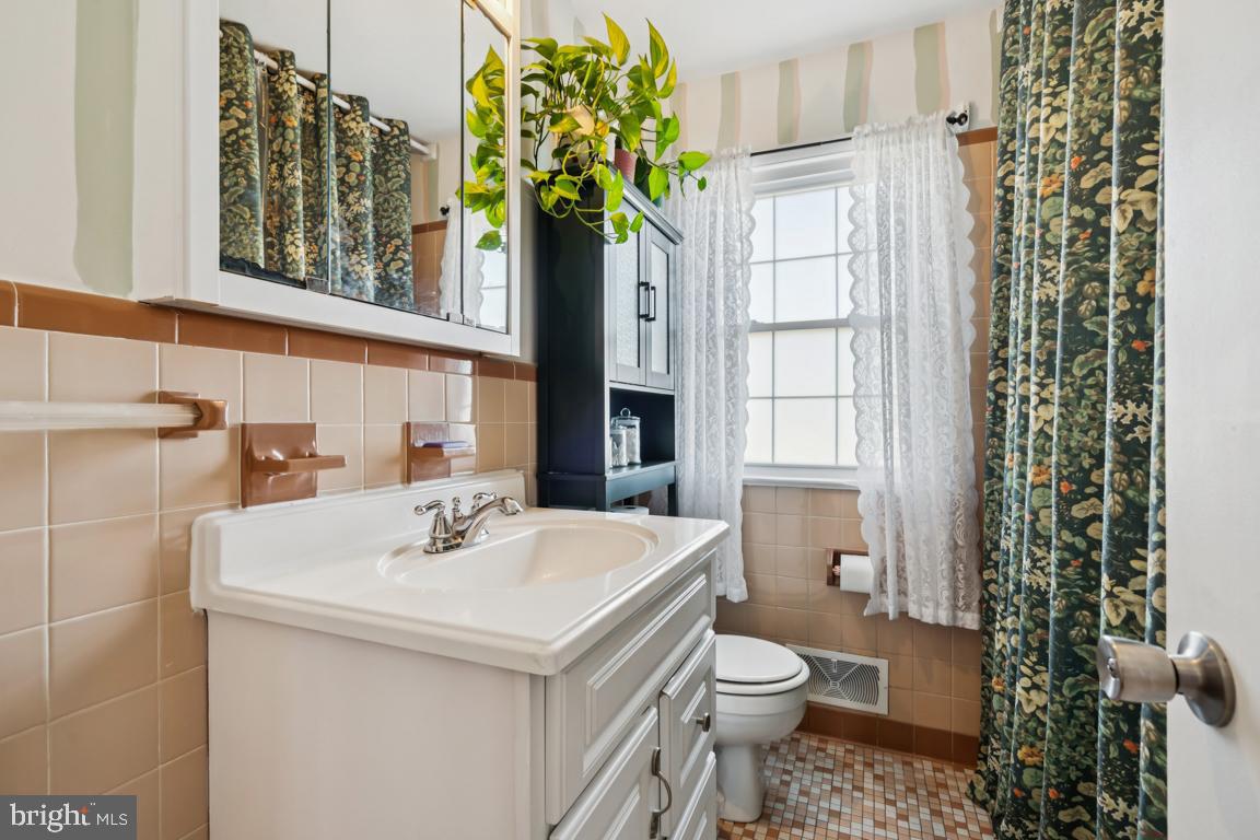 81 Harvard Road Pennsville, NJ 08070 - Photo 17 of 32 a bathroom with a sink toilet and shower
