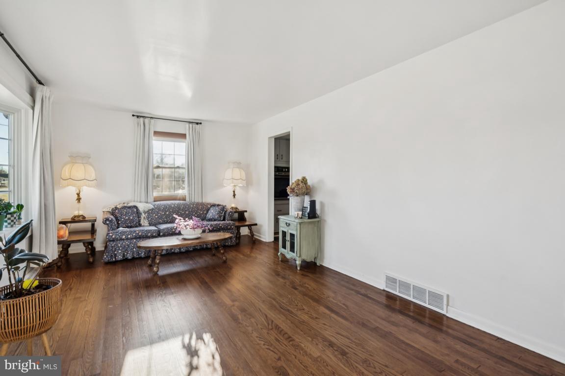 81 Harvard Road Pennsville, NJ 08070 - Photo 5 of 32 a living room with furniture and a wooden floor