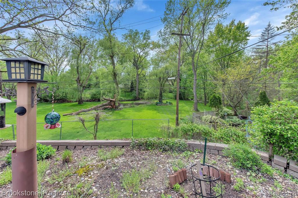 16441 Riverside Street Livonia, MI 48154 - Photo 3 of 22