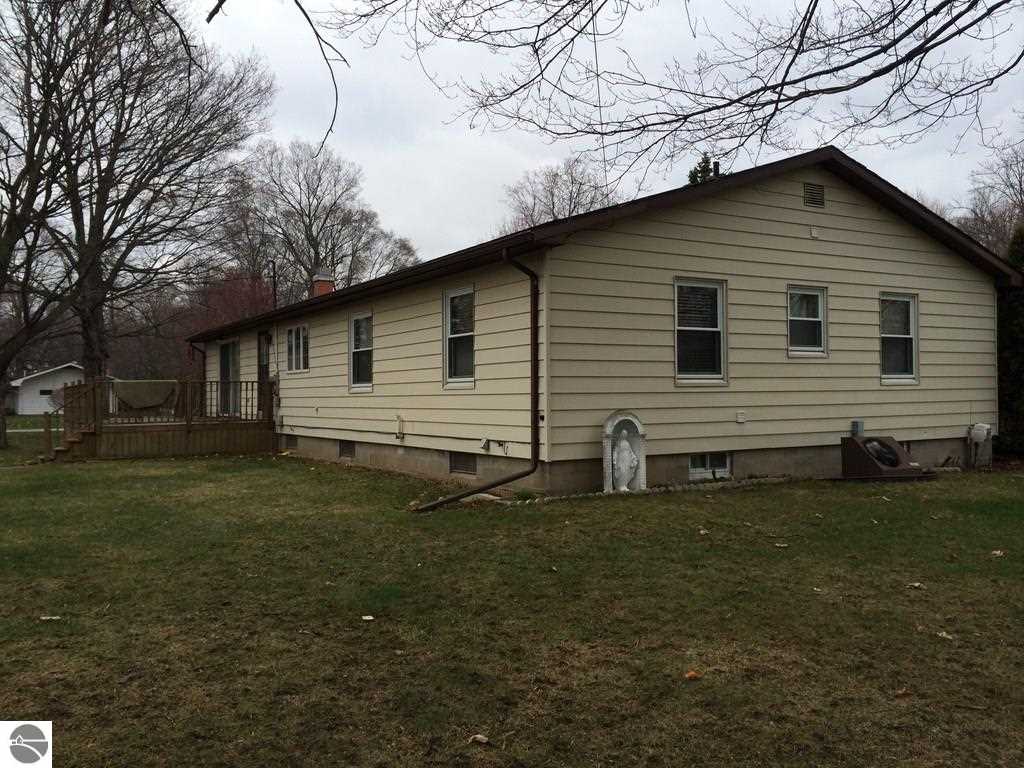 8241 South Federal Road Shepherd, MI 48883 - Photo 4 of 30
