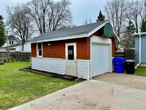 $224,900 | 724 West Oklahoma Street, Appleton, WI 54914