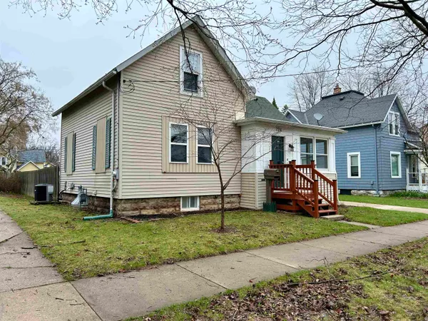 $224,900 | 724 West Oklahoma Street, Appleton, WI 54914