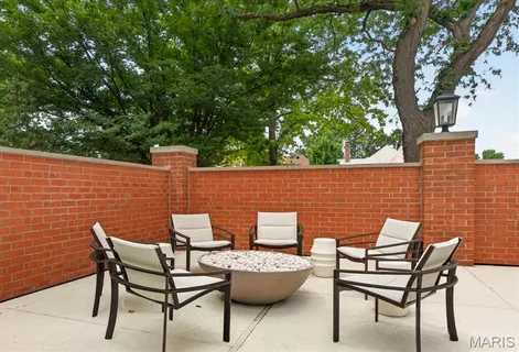 $749,000 | 816 South Hanley Road, Unit 15B, Clayton, MO 63105