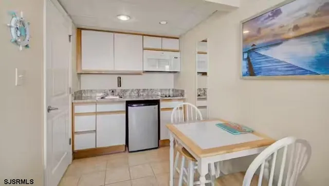 $308,900 | 870 East 7th Street, Unit 215, Ocean City, NJ 08226