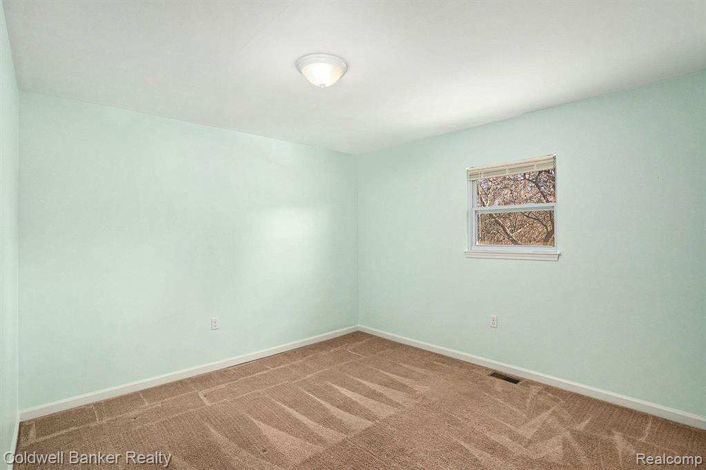 925 Sanders Road Oxford, MI 48371 - Photo 11 of 19