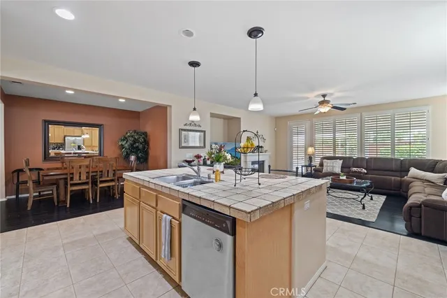 $925,000 | 13512 Aspen Leaf Lane, Eastvale, CA 92880