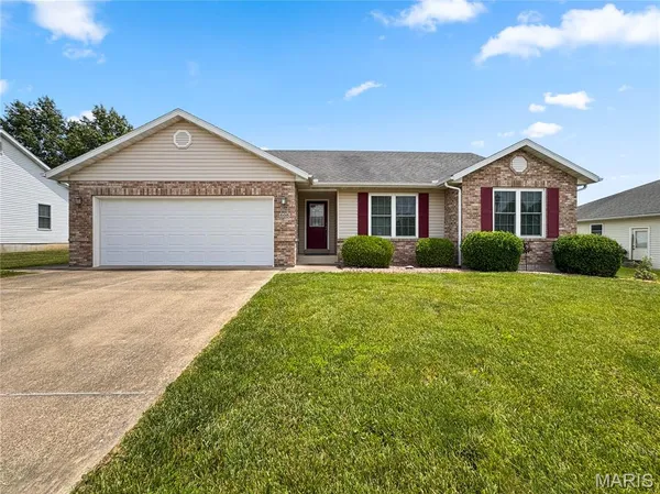$337,000 | 608 Katie Drive, Waterloo, IL 62298
