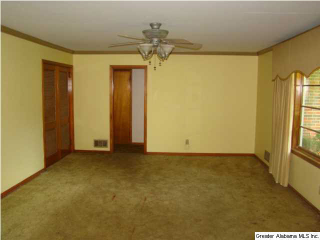 717 Martinwood Road Birmingham, AL 35235 - Photo 3 of 11