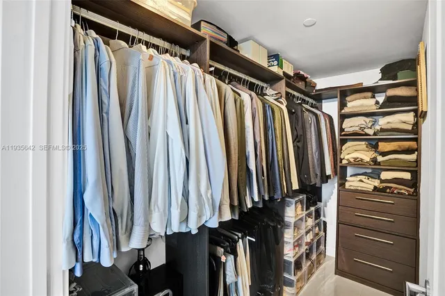 $876,000 | 601 Northeast 27th Street, Unit 1507, Miami, FL 33137