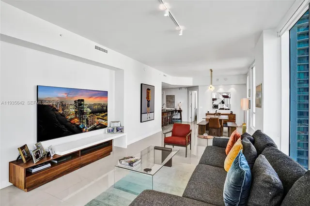 $876,000 | 601 Northeast 27th Street, Unit 1507, Miami, FL 33137