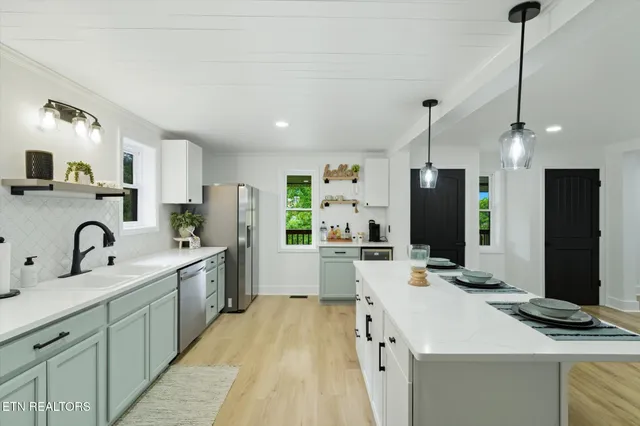 $694,900 | 120 Brookfield Drive, Kingsport, TN 37663