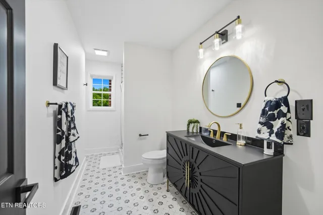 $694,900 | 120 Brookfield Drive, Kingsport, TN 37663