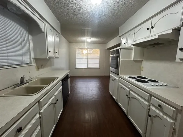 $1,995 | 2716 Sibley Drive, Arlington, TX 76015