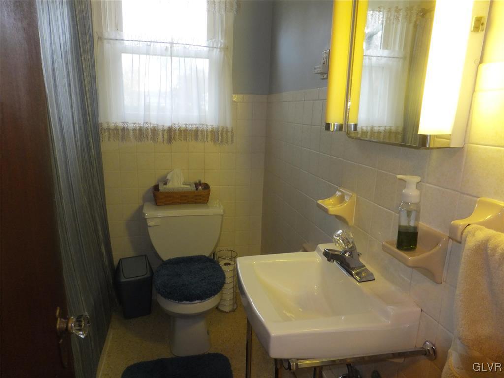 1021 Decatur Street Bethlehem, PA 18017 - Photo 10 of 23 Gallery Image 10