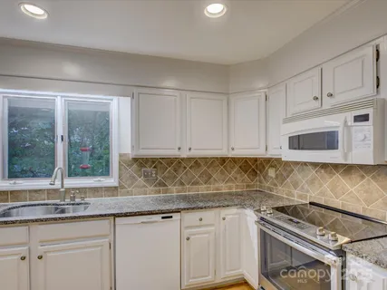 $639,000 | 8 Sunrise Point Road, Lake Wylie, SC 29710