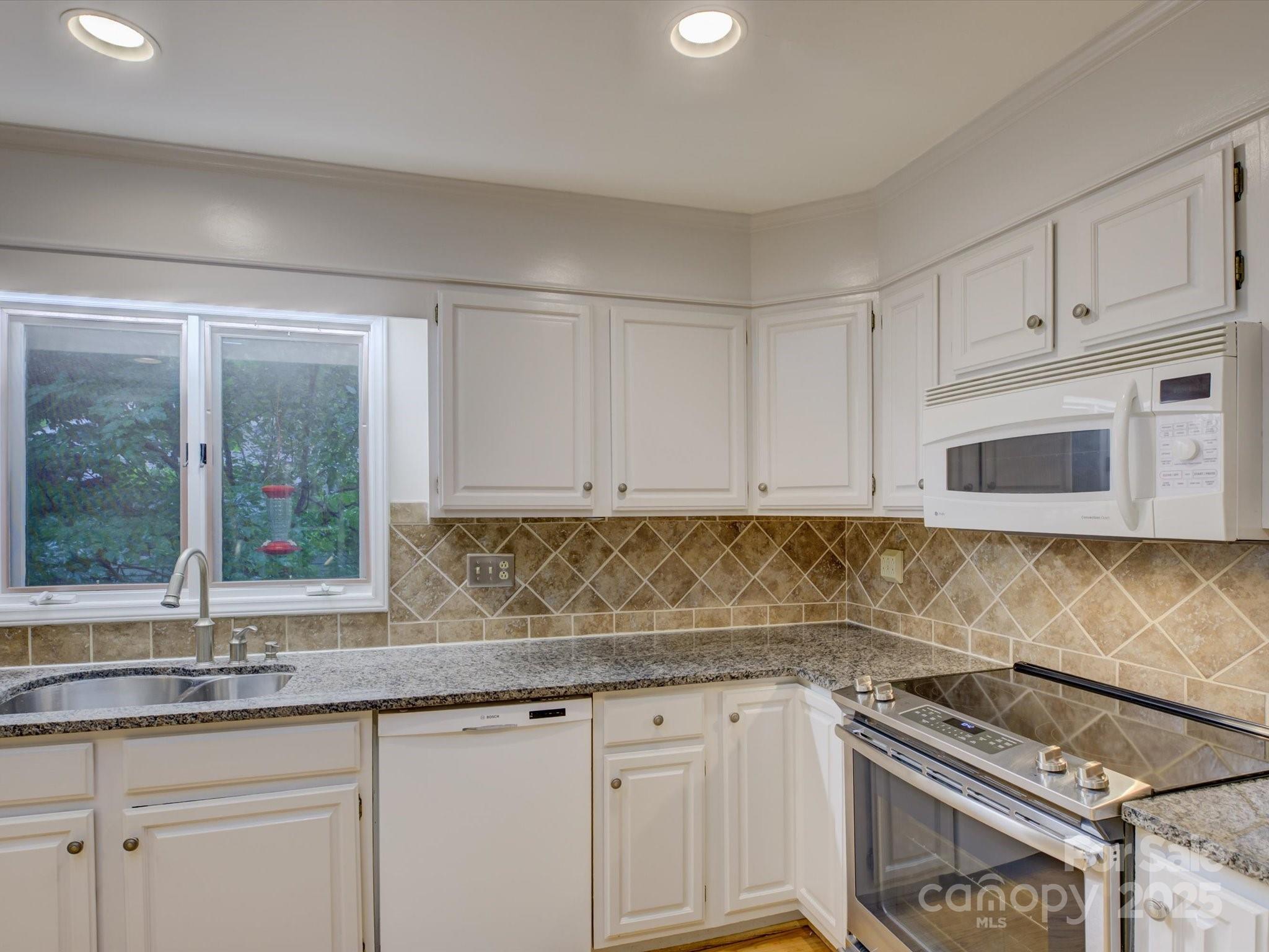 8 Sunrise Point Road Lake Wylie, SC 29710 - Photo 12 of 48