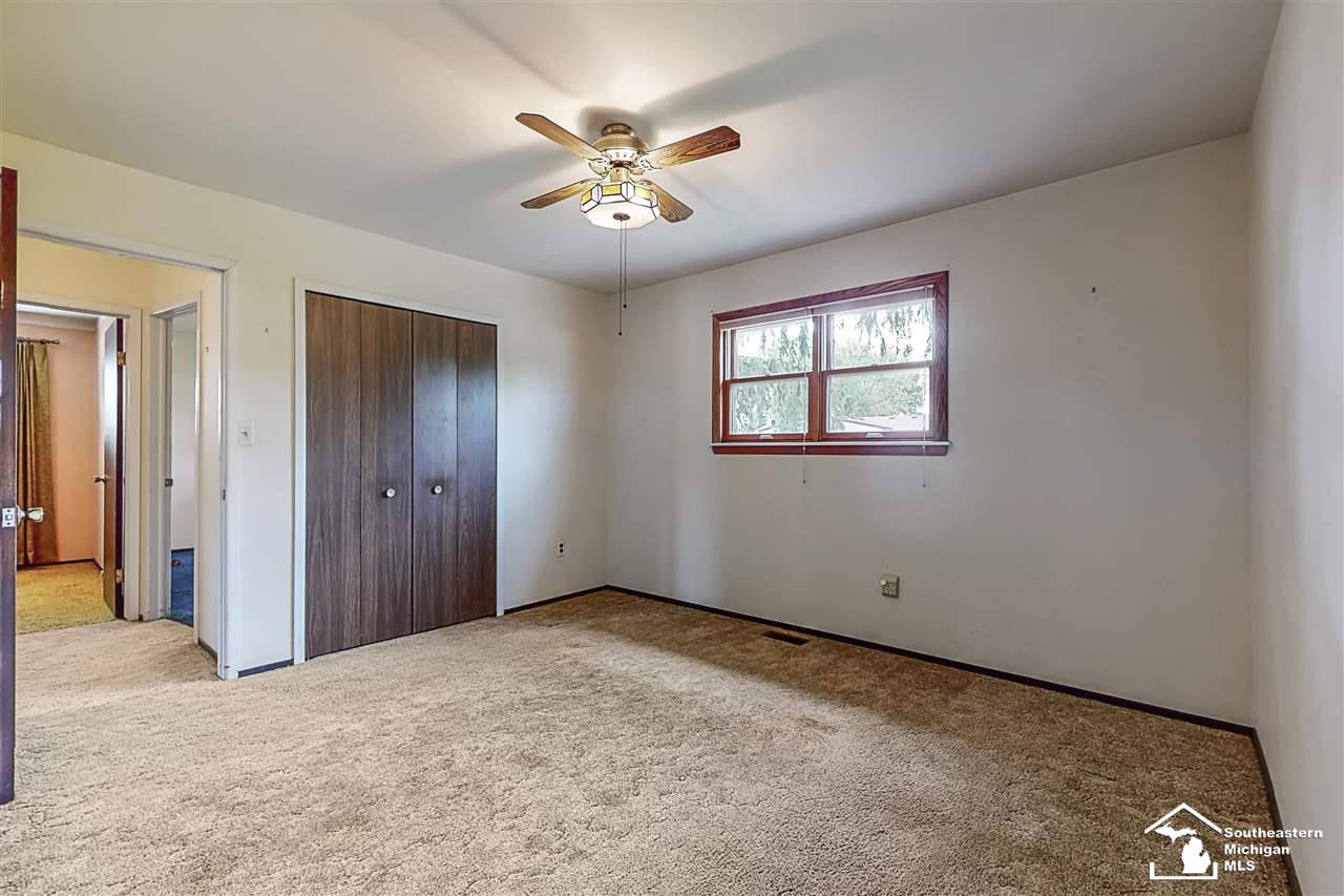 20503 Roche Road Trenton, MI 48183 - Photo 15 of 34 50082050-14.JPG