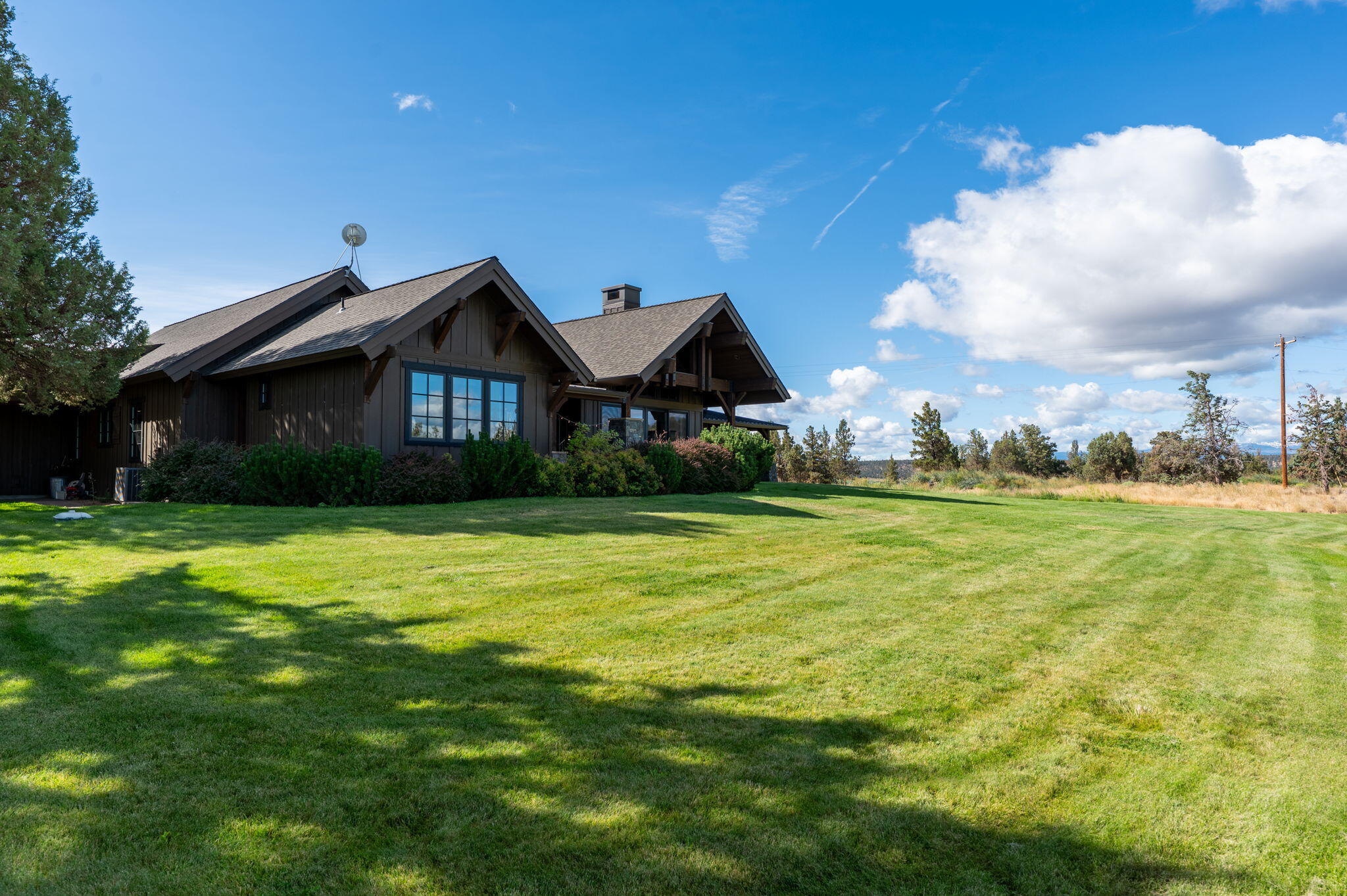71285 Holmes Road Sisters, OR 97759 - Photo 107 of 123 a front view of a house with garden