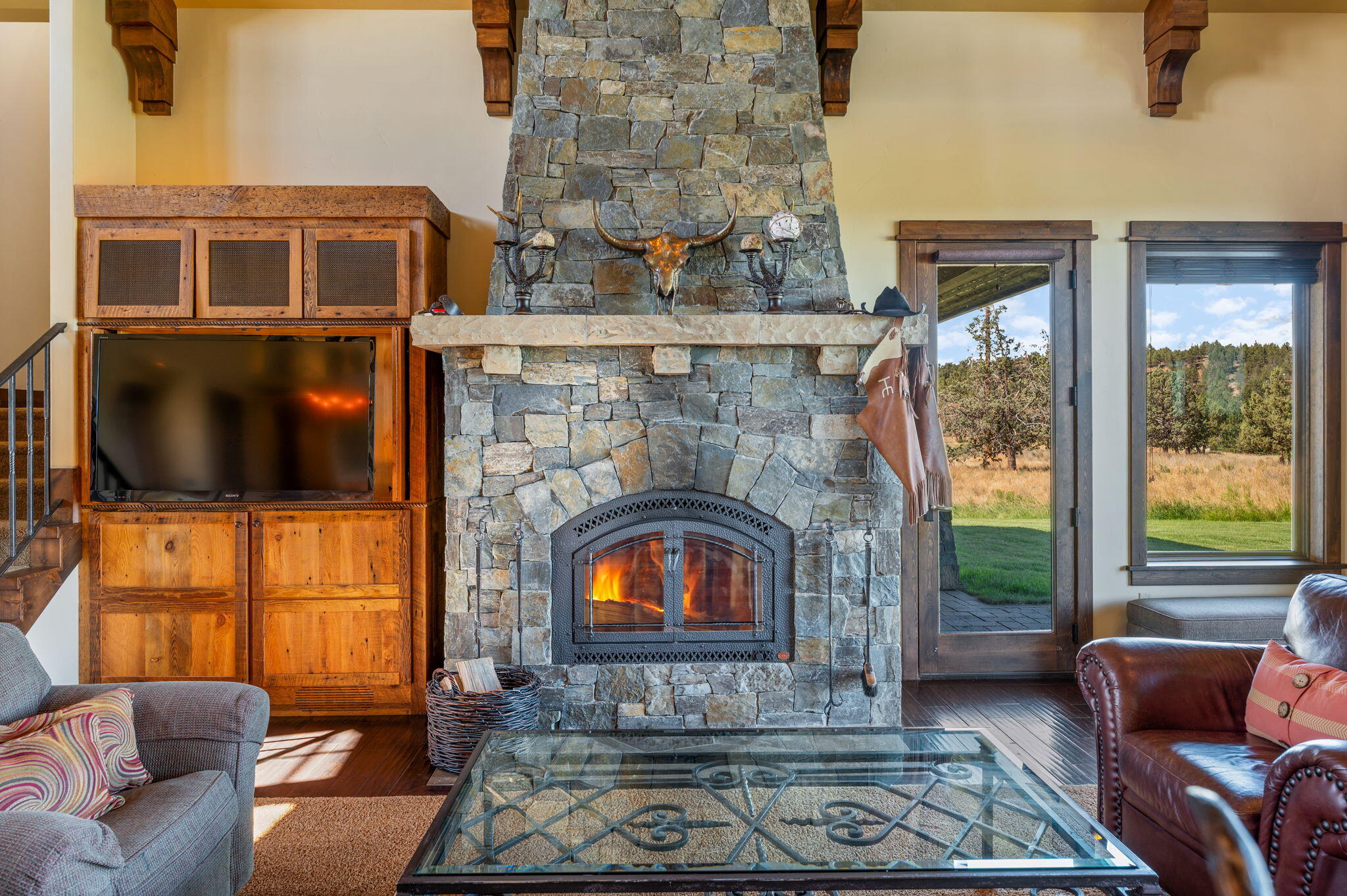 71285 Holmes Road Sisters, OR 97759 - Photo 122 of 123 a living room with furniture and a fireplace