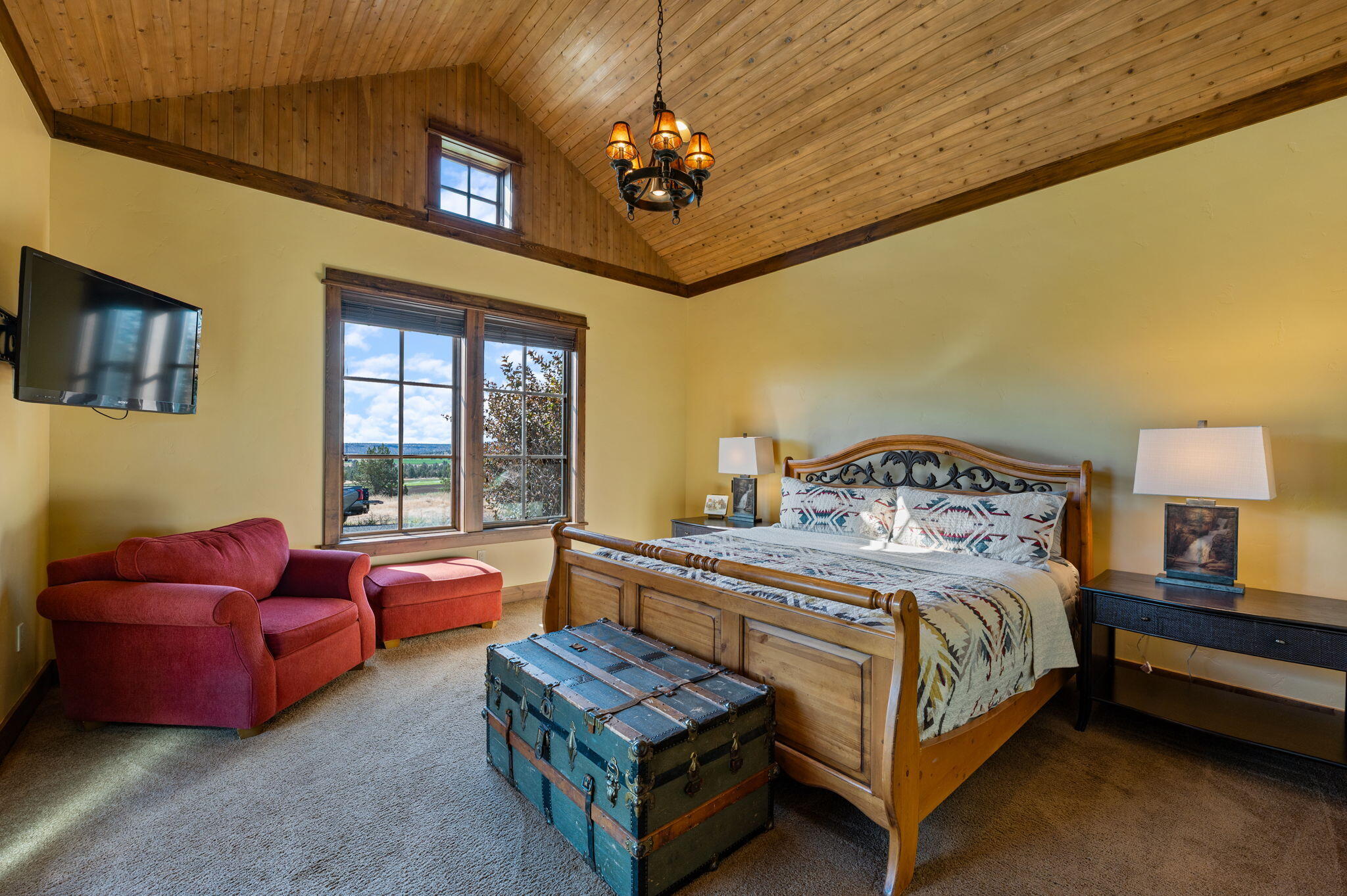 71285 Holmes Road Sisters, OR 97759 - Photo 28 of 123 a bedroom with a bed couch and a ceiling fan