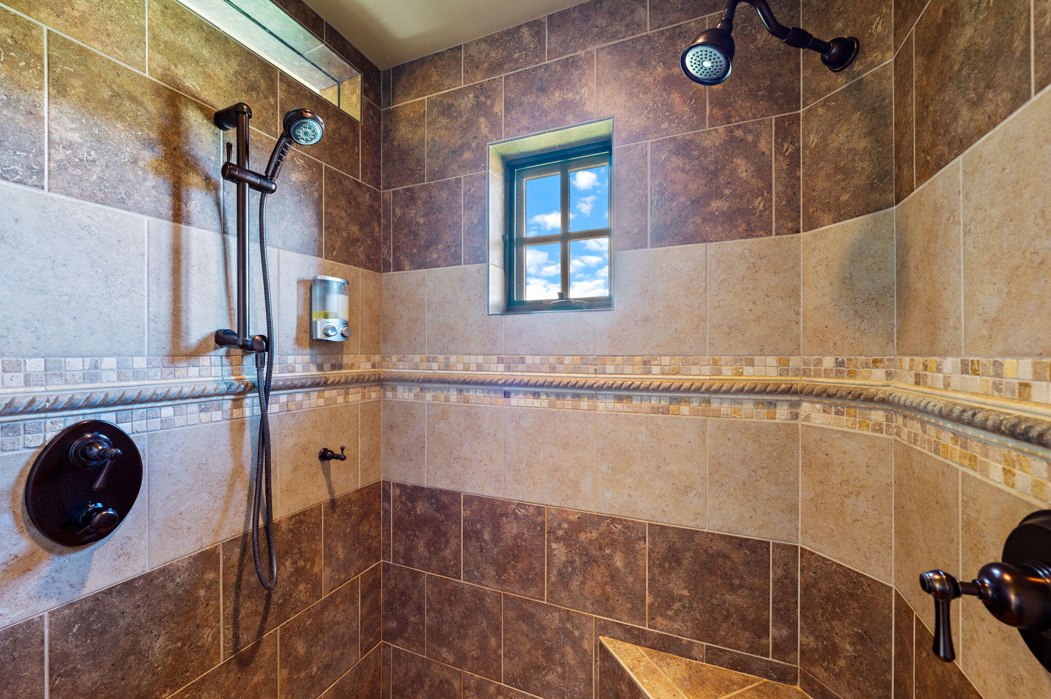 71285 Holmes Road Sisters, OR 97759 - Photo 32 of 123 a bathroom with a bathtub and shower