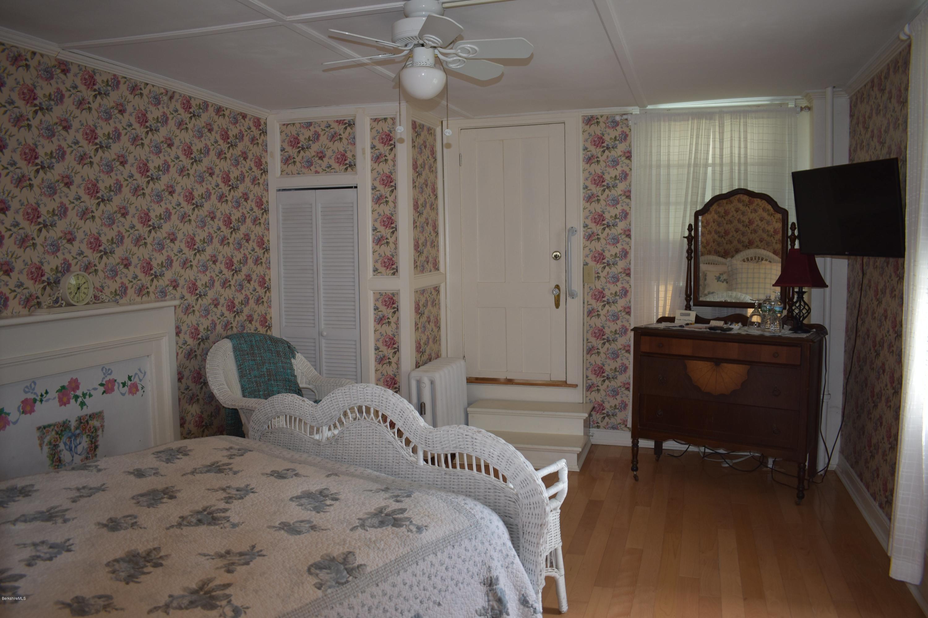 725 North State Road Cheshire, MA 01225 - Photo 12 of 35 0f6fb090-cbbf-4a27-97e4-0df7ac486a5d