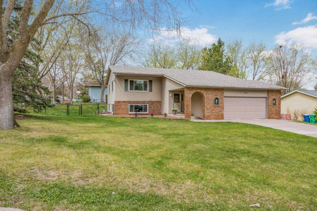 9351 Yucca Lane North Maple Grove, MN 55369 - Photo 3 of 24