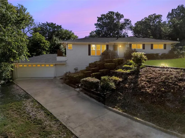 a view of a back yard of the house