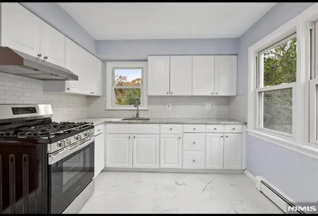 $2,550 | 162 East Fairmount Avenue, Unit 2, Maywood, NJ 07607