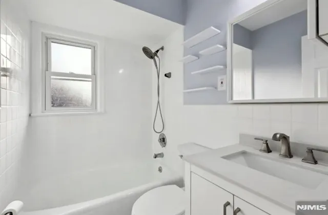 $2,550 | 162 East Fairmount Avenue, Unit 2, Maywood, NJ 07607