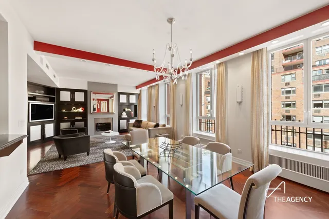 a black and white photo of a living room