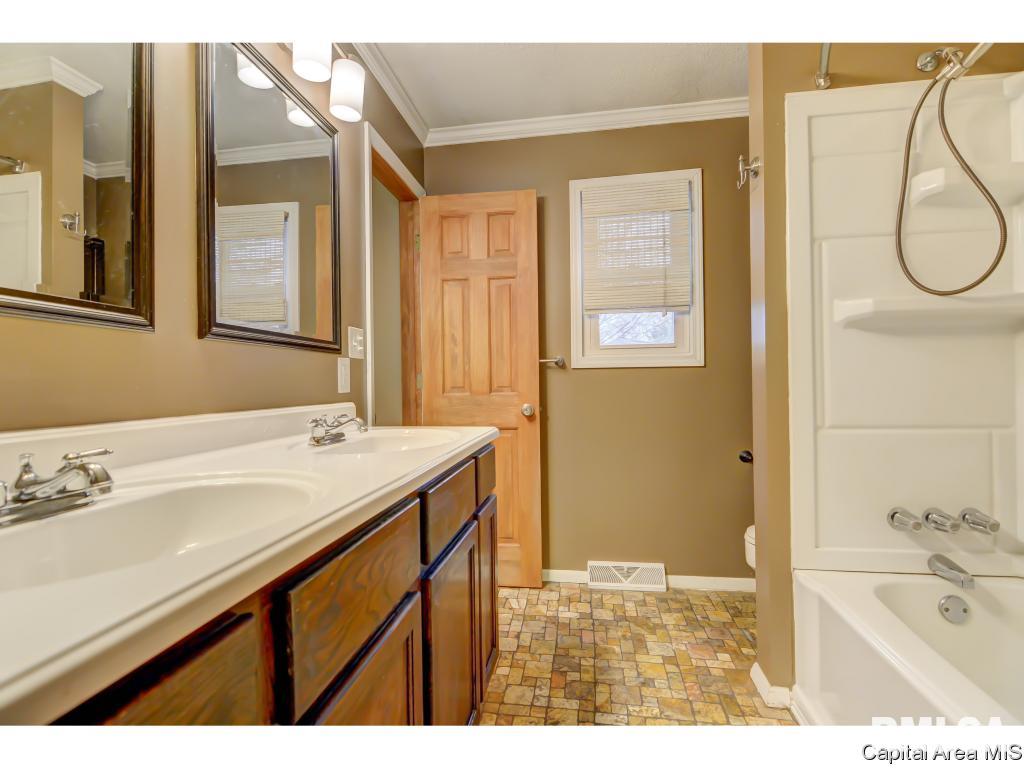 3209 Angelo Springfield, IL 62707 - Photo 16 of 36