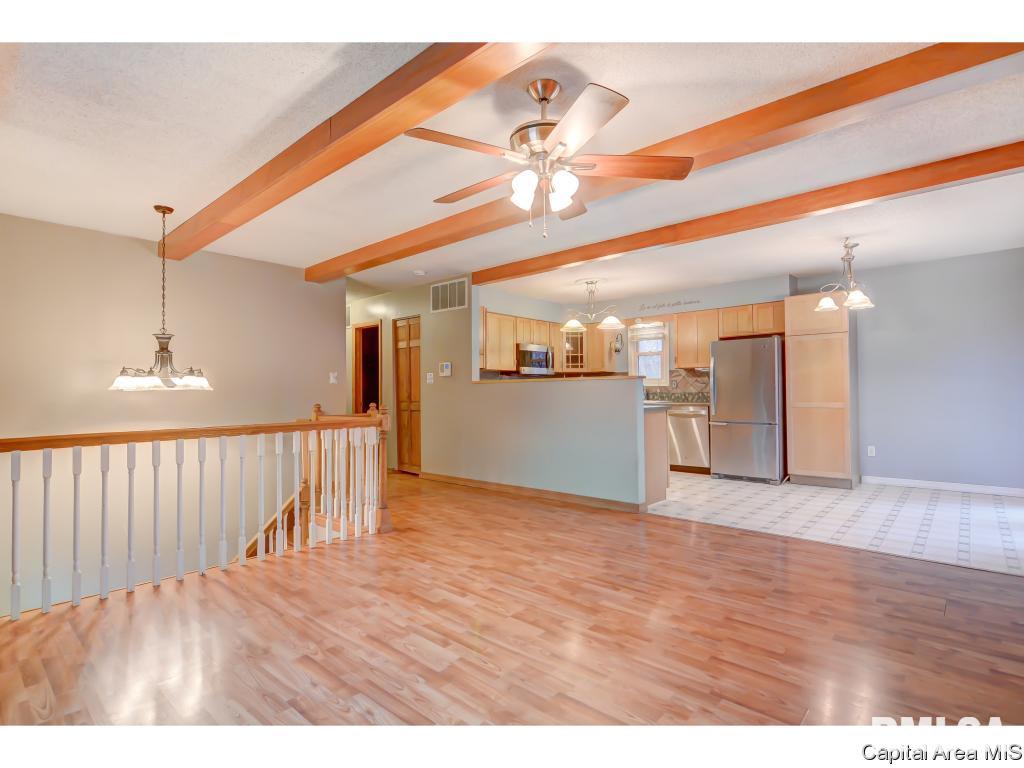 3209 Angelo Springfield, IL 62707 - Photo 4 of 36