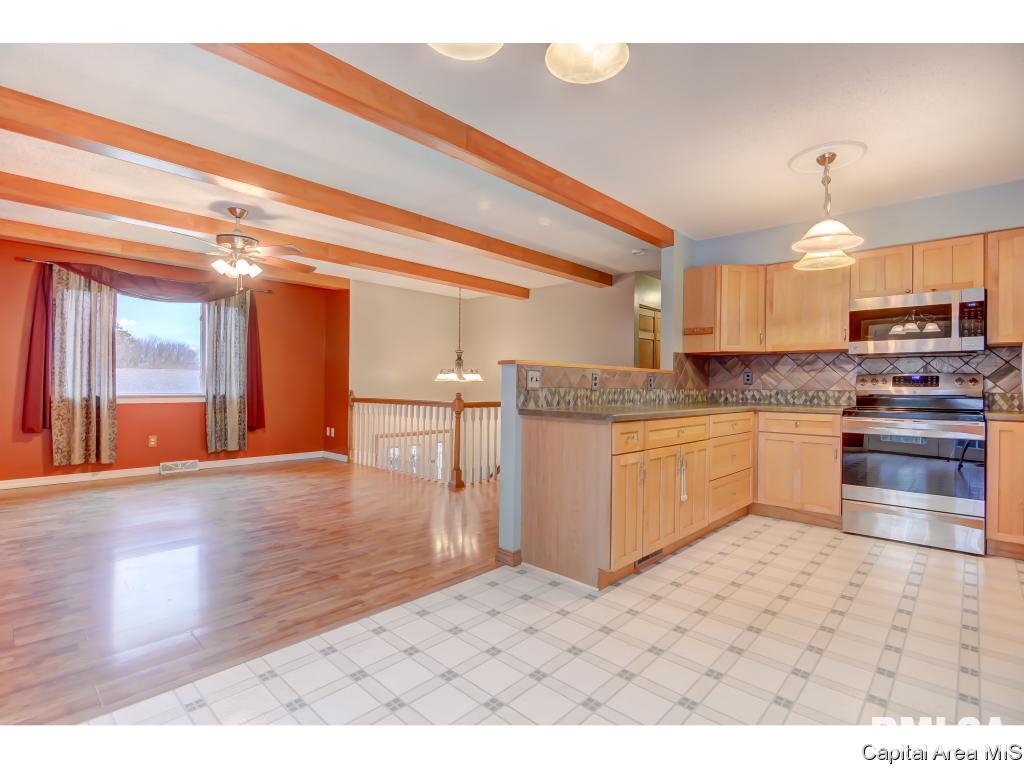 3209 Angelo Springfield, IL 62707 - Photo 7 of 36