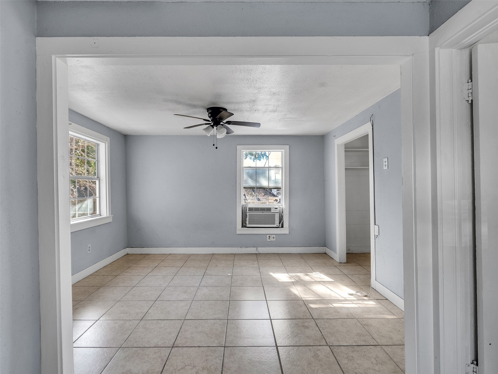 2141 Colquitt Street Houston, TX 77098 - Photo 30 of 50 a view of an empty room with a window