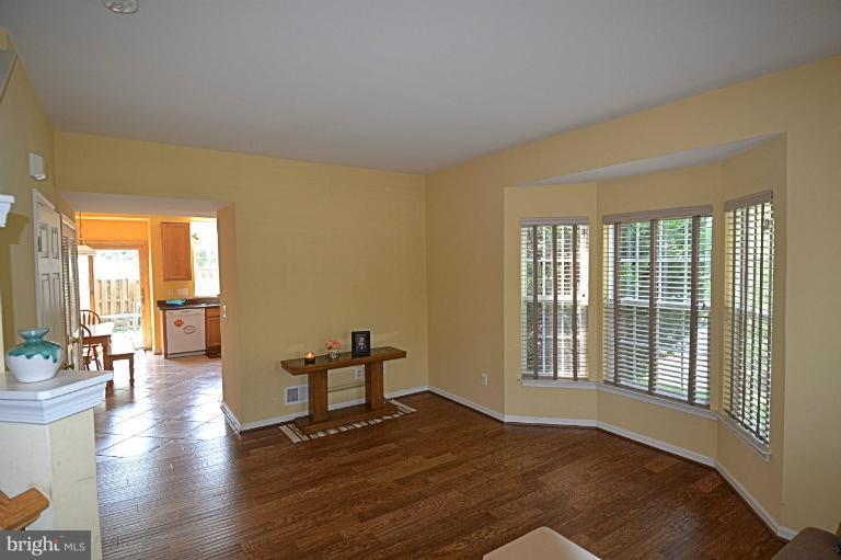 21080 Bitterroot Terrace Ashburn, VA 20147 - Photo 4 of 14 Living Room