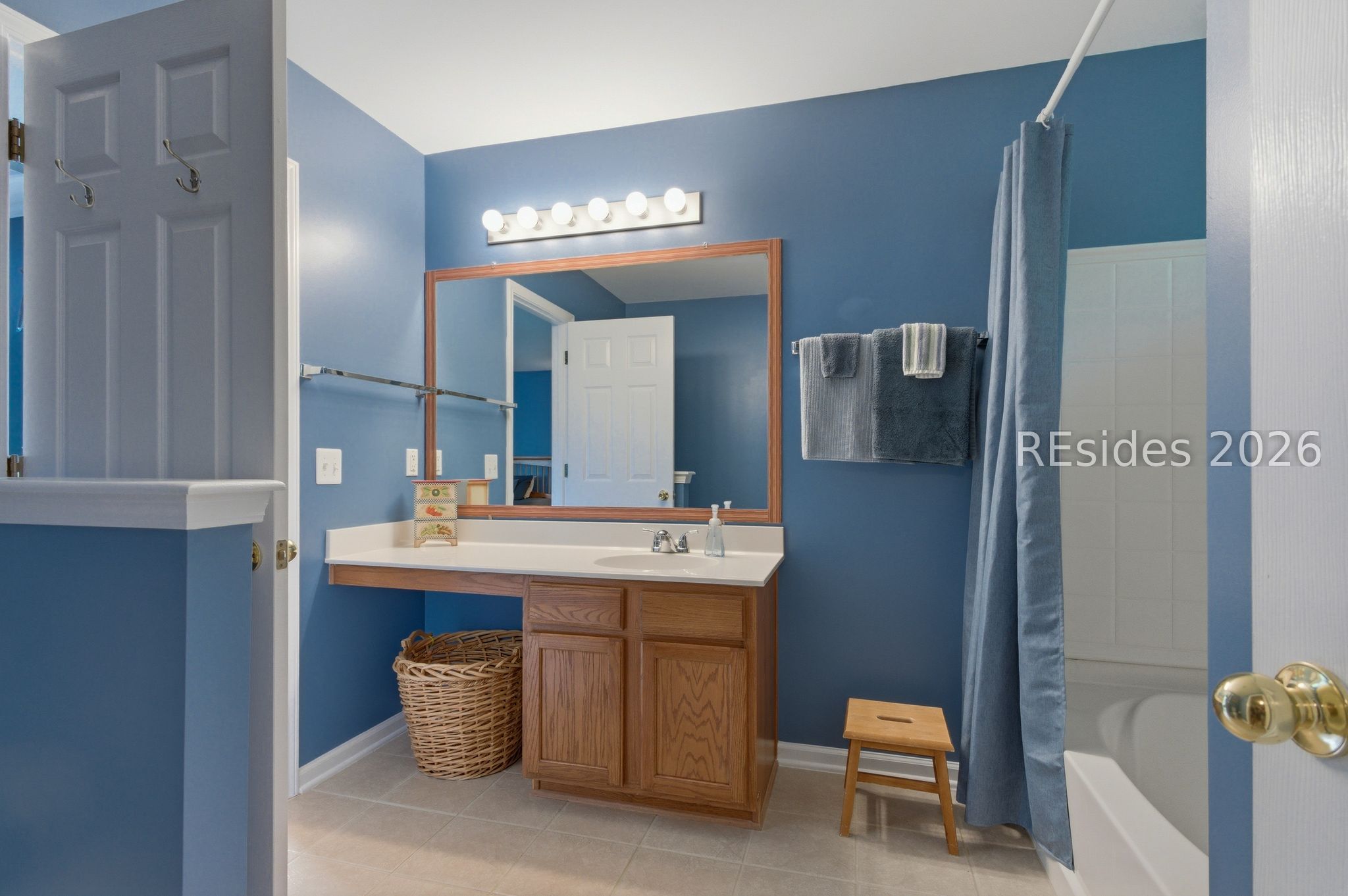 6 Hemlock Court Bluffton, SC 29910 - Photo 32 of 45 Large soaking tub in primary bath.