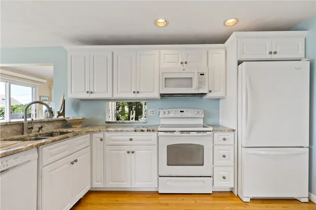 $3,200 | 18 Warren Avenue, Middletown, RI 02842