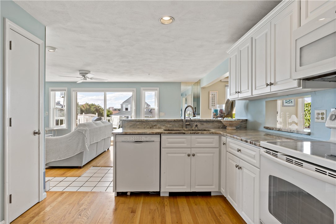 18 Warren Avenue Middletown, RI 02842 - Photo 12 of 30