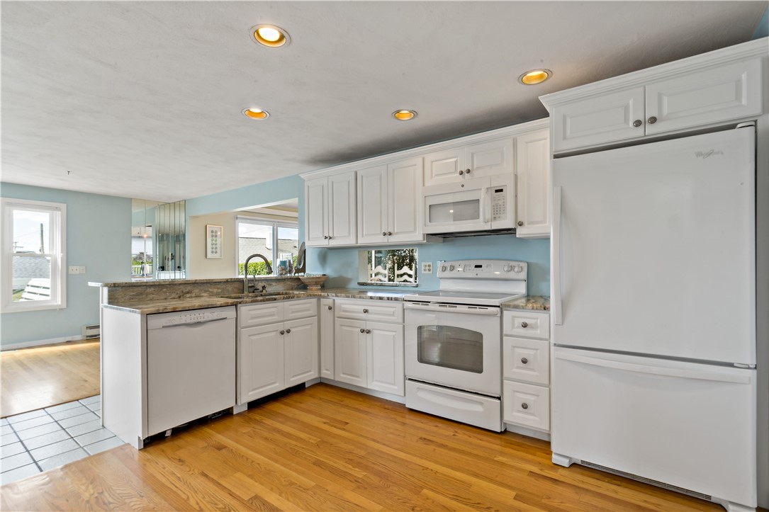 18 Warren Avenue Middletown, RI 02842 - Photo 13 of 30