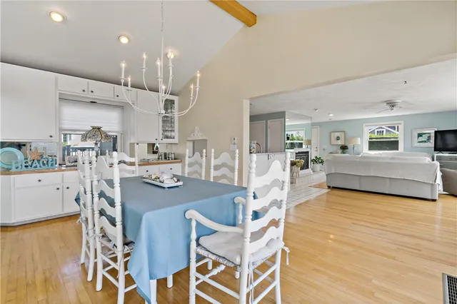 $3,200 | 18 Warren Avenue, Middletown, RI 02842