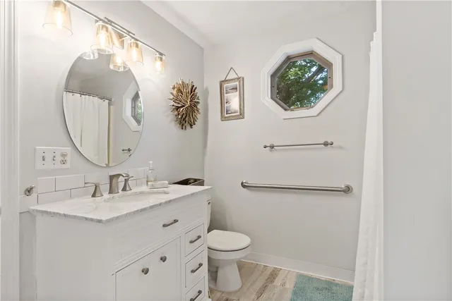 $3,200 | 18 Warren Avenue, Middletown, RI 02842