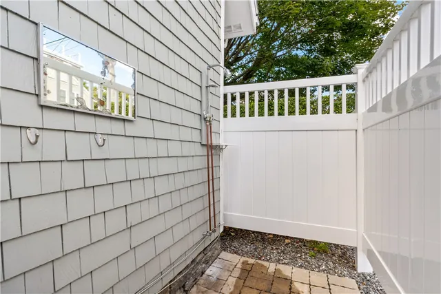 $3,200 | 18 Warren Avenue, Middletown, RI 02842